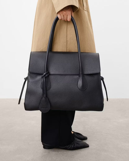 Lydia Tote Bag Grained Leather Black Flattered