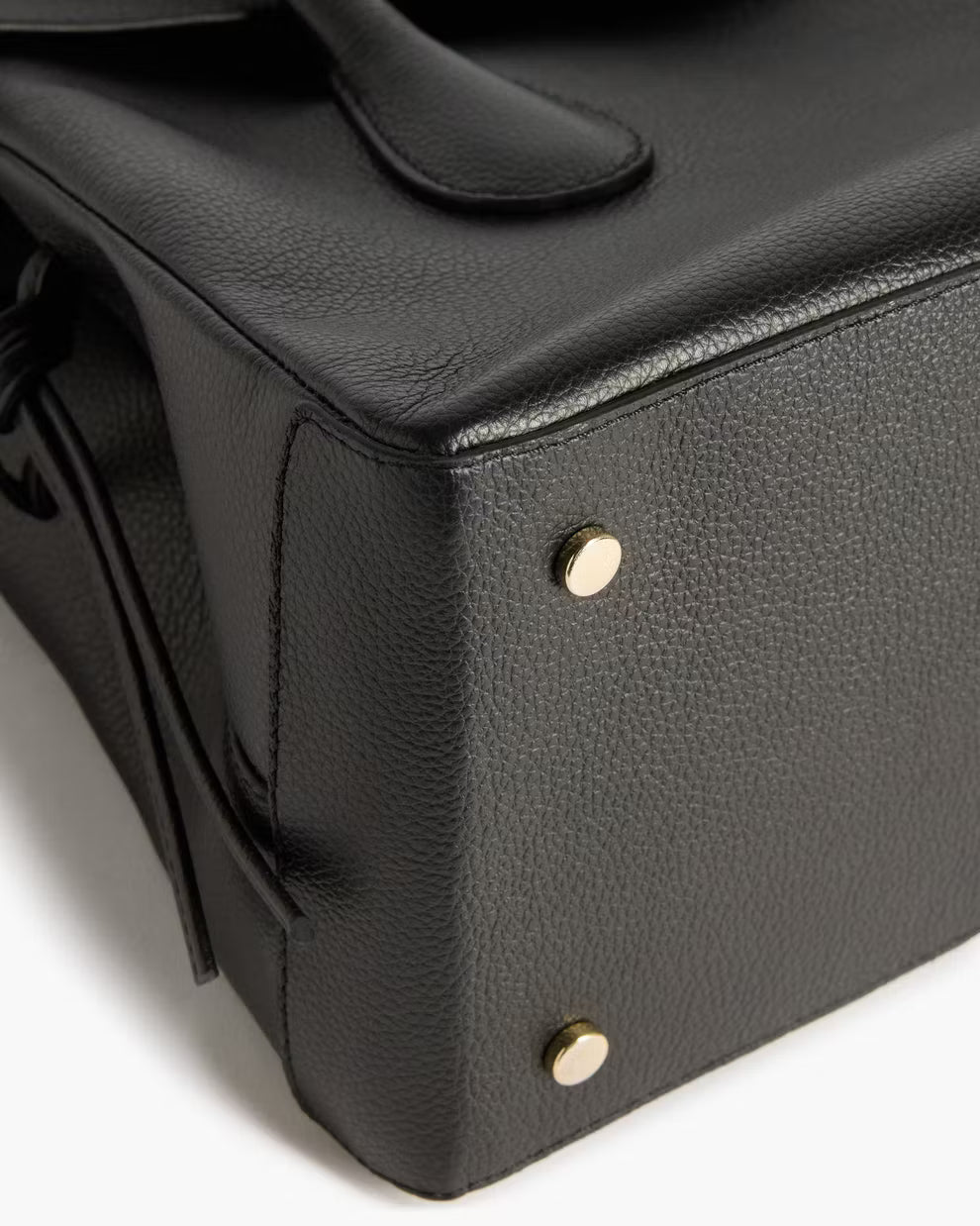 Lydia Tote Bag Grained Leather Black Flattered