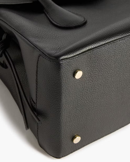 Lydia Tote Bag Grained Leather Black Flattered