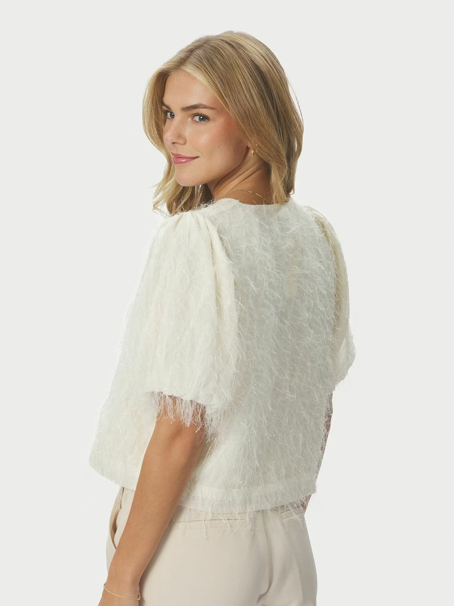 Aisa Frilly Blouse Creme Neo Noir