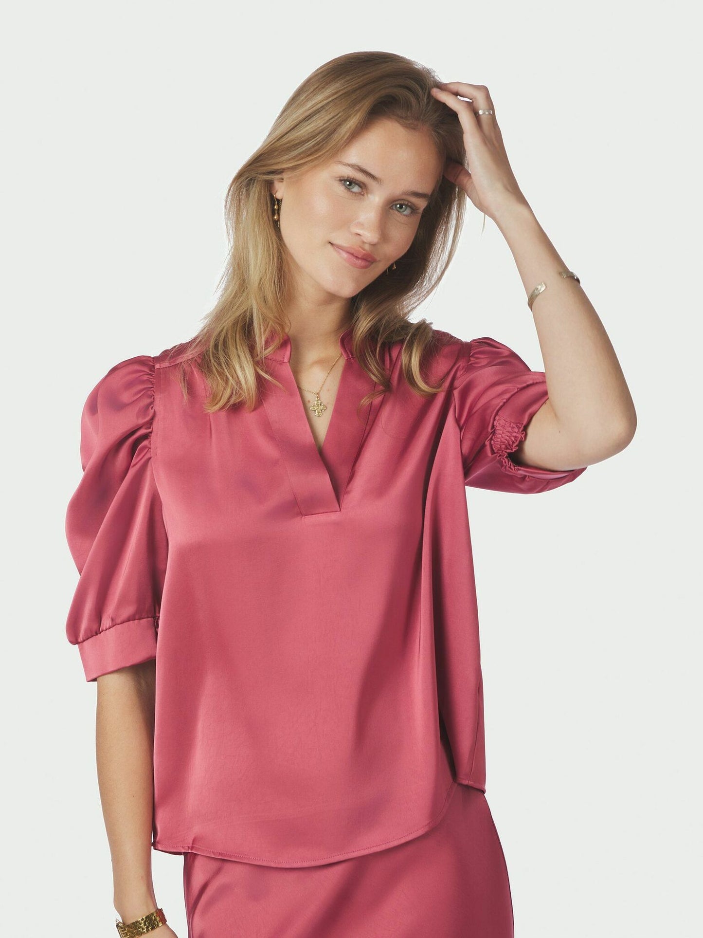 Roella Heavy Sateen Blouse Cherry Pink Neo Noir