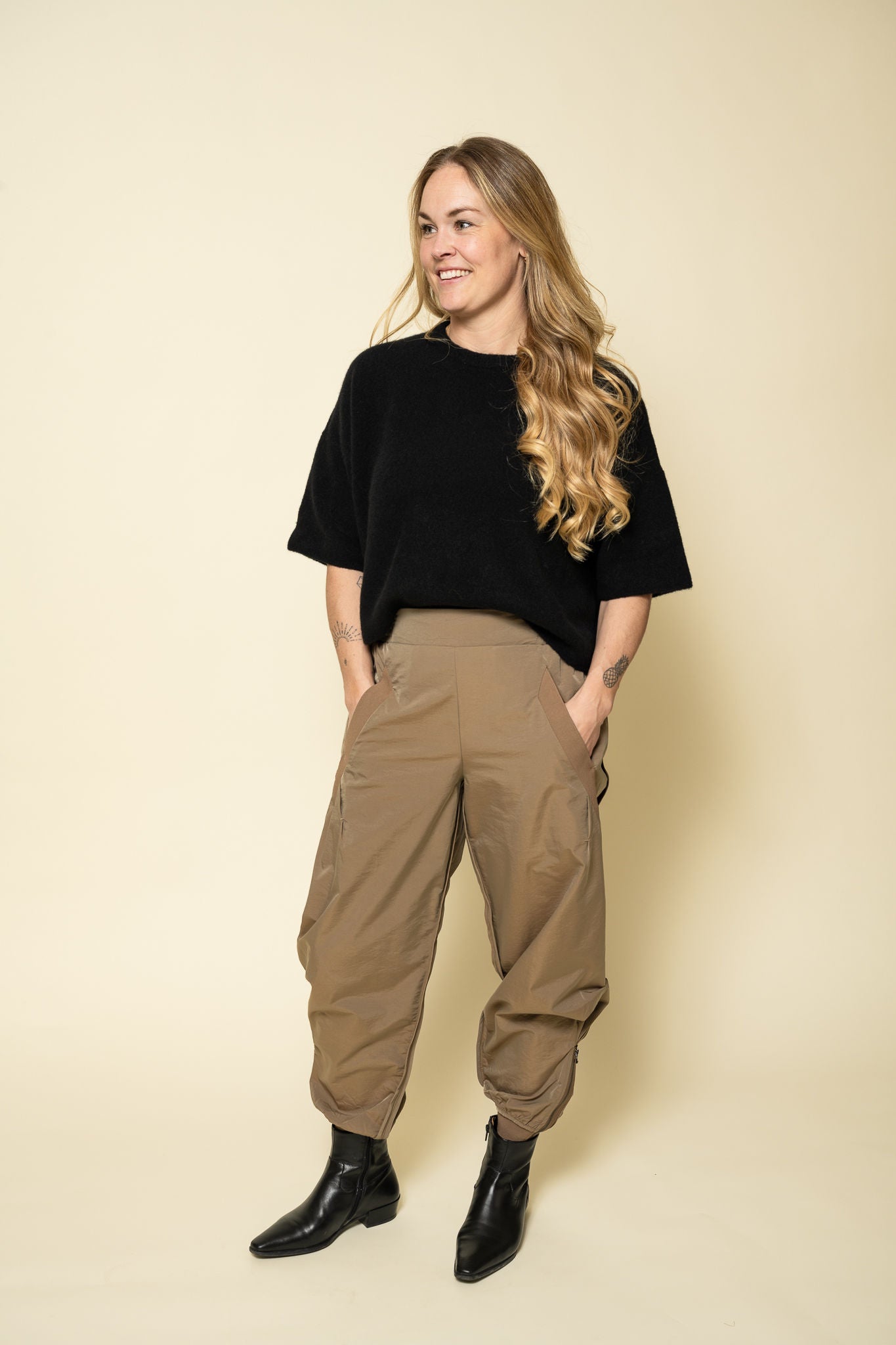 MollieGO Pants Dark Camel Gossia
