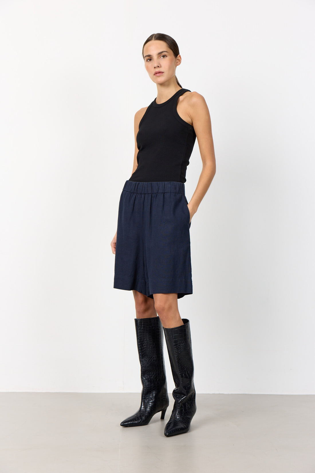 LR-Naja 29 Shorts Dark Blue Levete Room