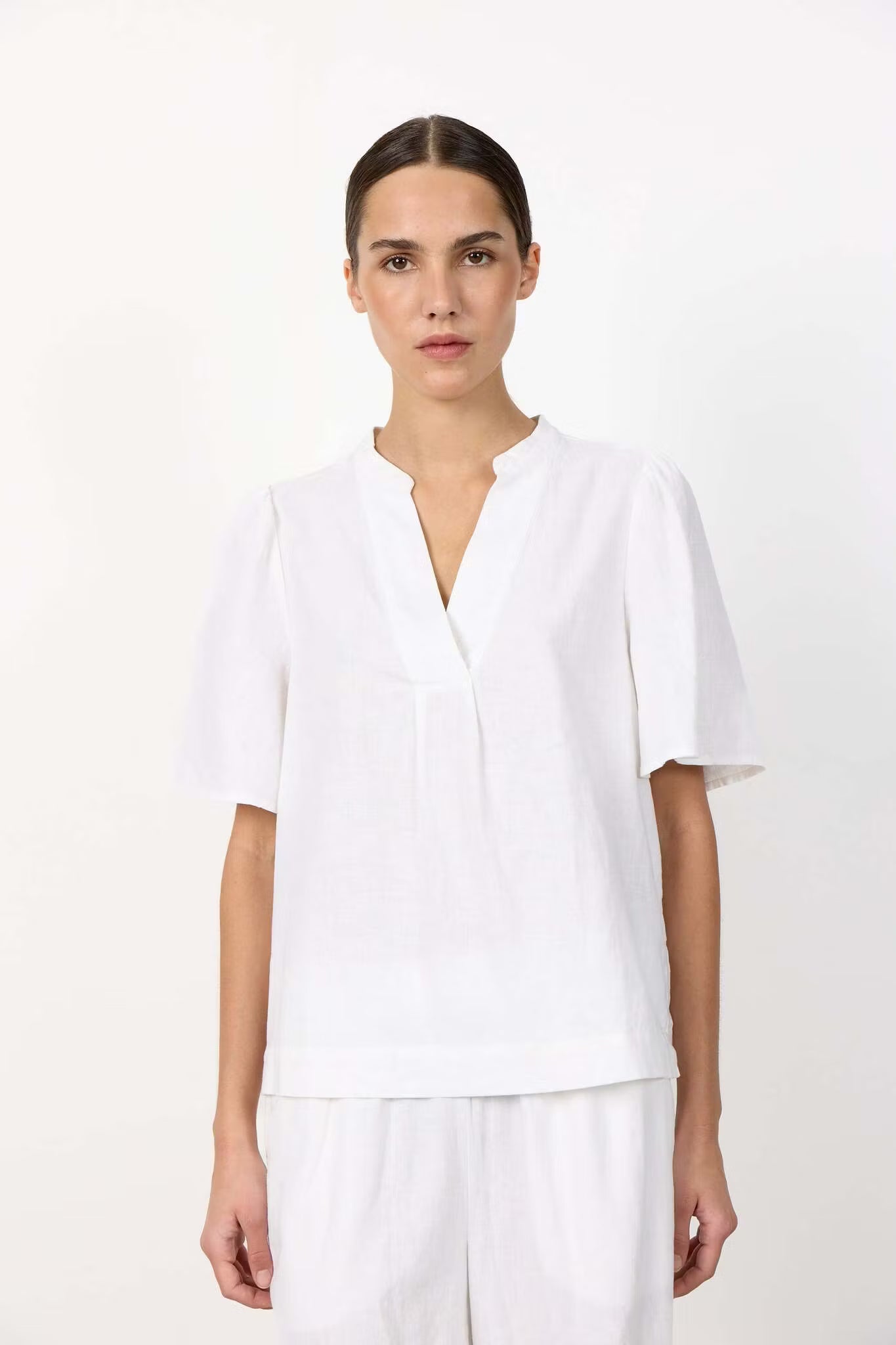 LR-Naja 32 Blouse White Levete Room