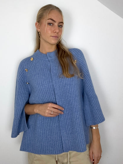 Louis Cape Light Blue Continue