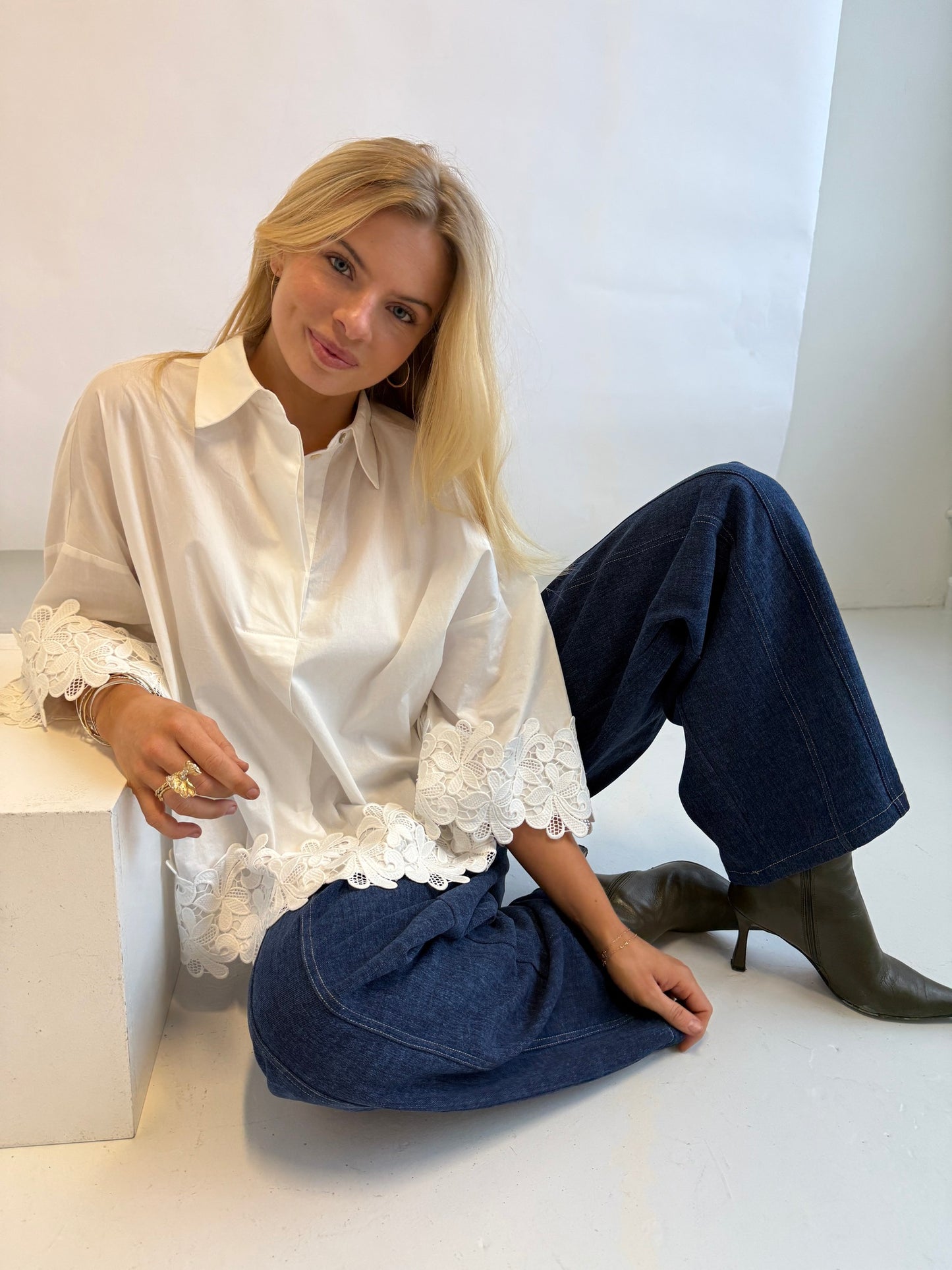 Klara Shirt Embroidery White Continue