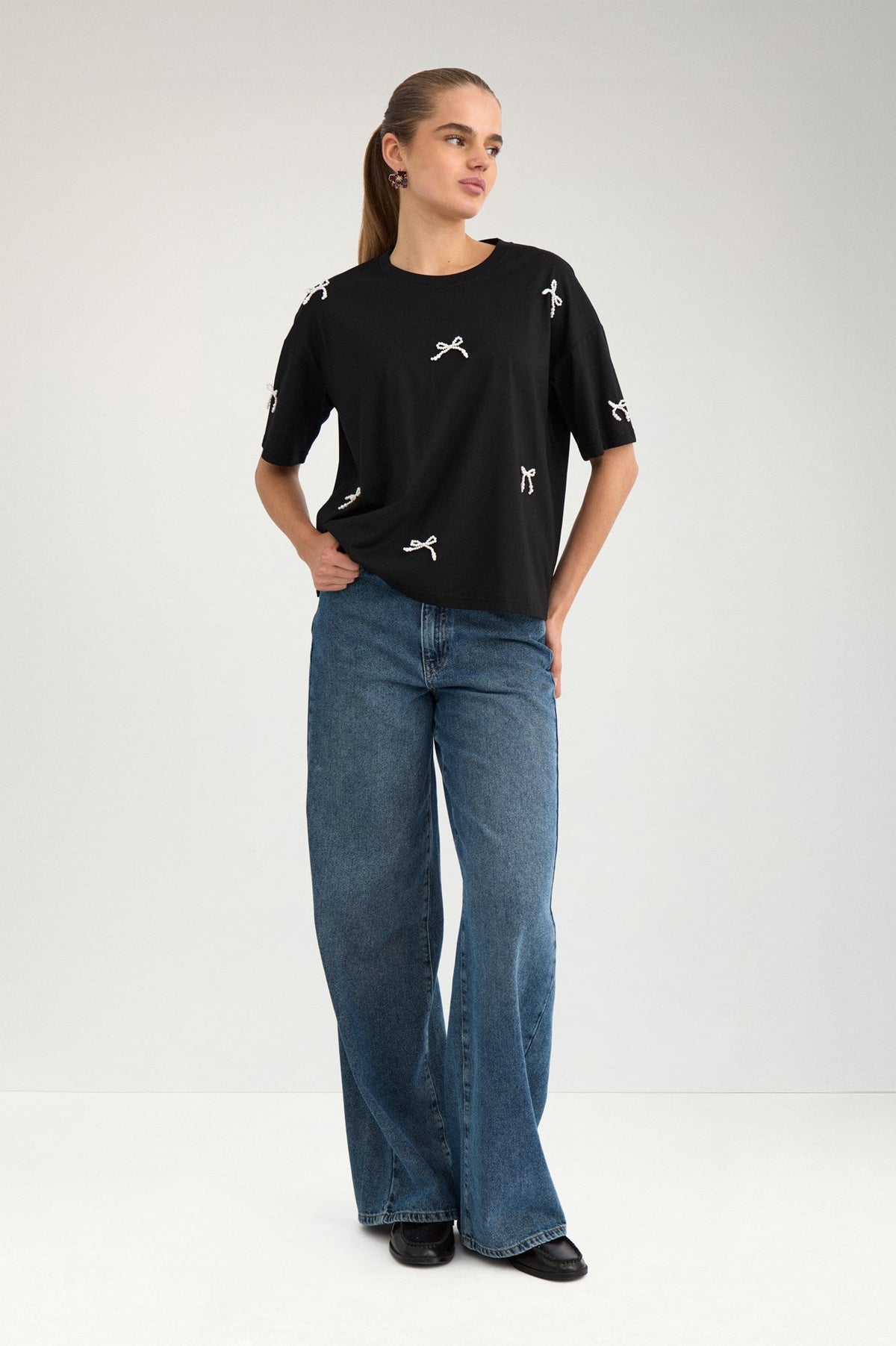 Betunia SS T-shirt Caviar Nümph
