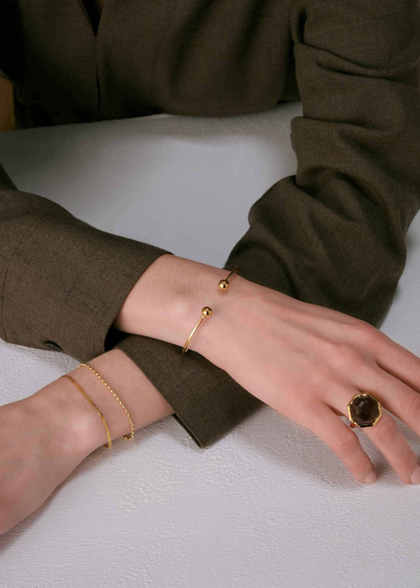 Strict Plain Bangle Ball Gold Syster P