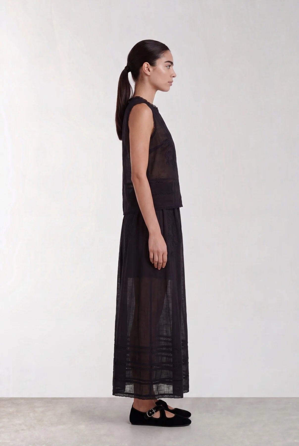 LR-Ryan 1 Top Black Levete Room