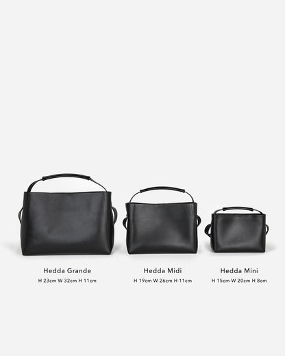 Hedda Grande Handbag Black Leather Flattered