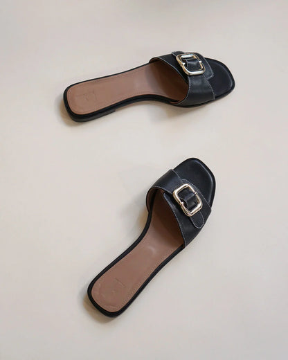 Mimi Leather Black Flattered
