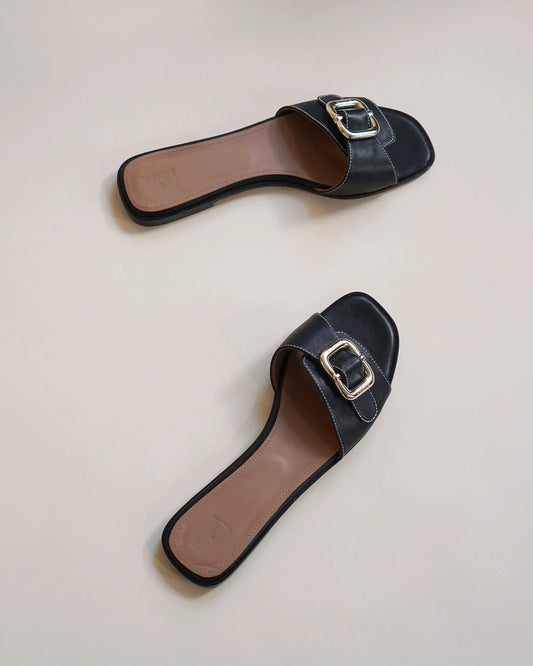 Mimi Leather Black Flattered