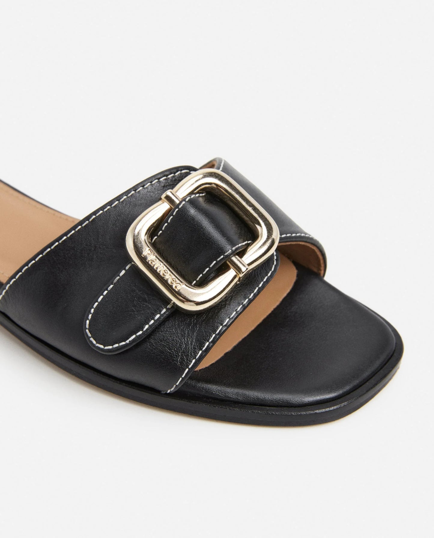 Mimi Leather Black Flattered