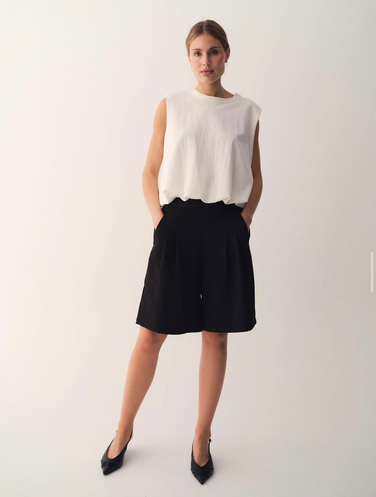 LouisaGO Shorts Black Gossia