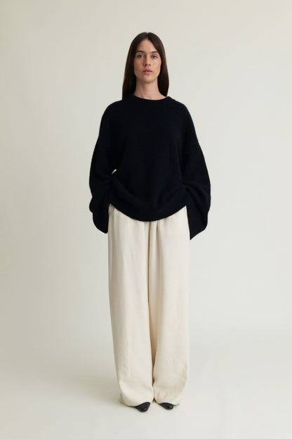 Core Knit Black A Part of the Art