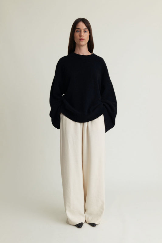 Core Knit Black A Part of the Art