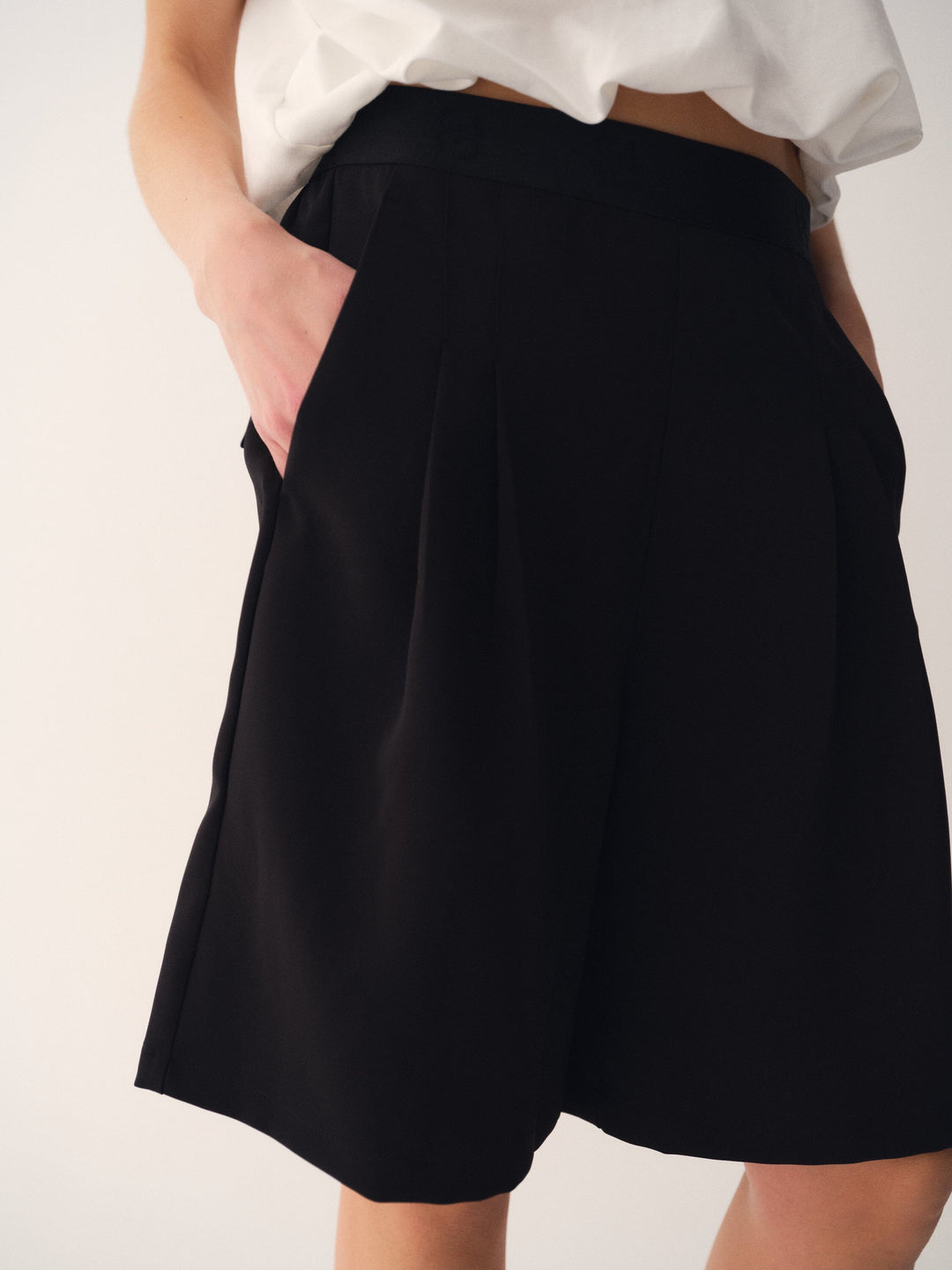LouisaGO Shorts Black Gossia