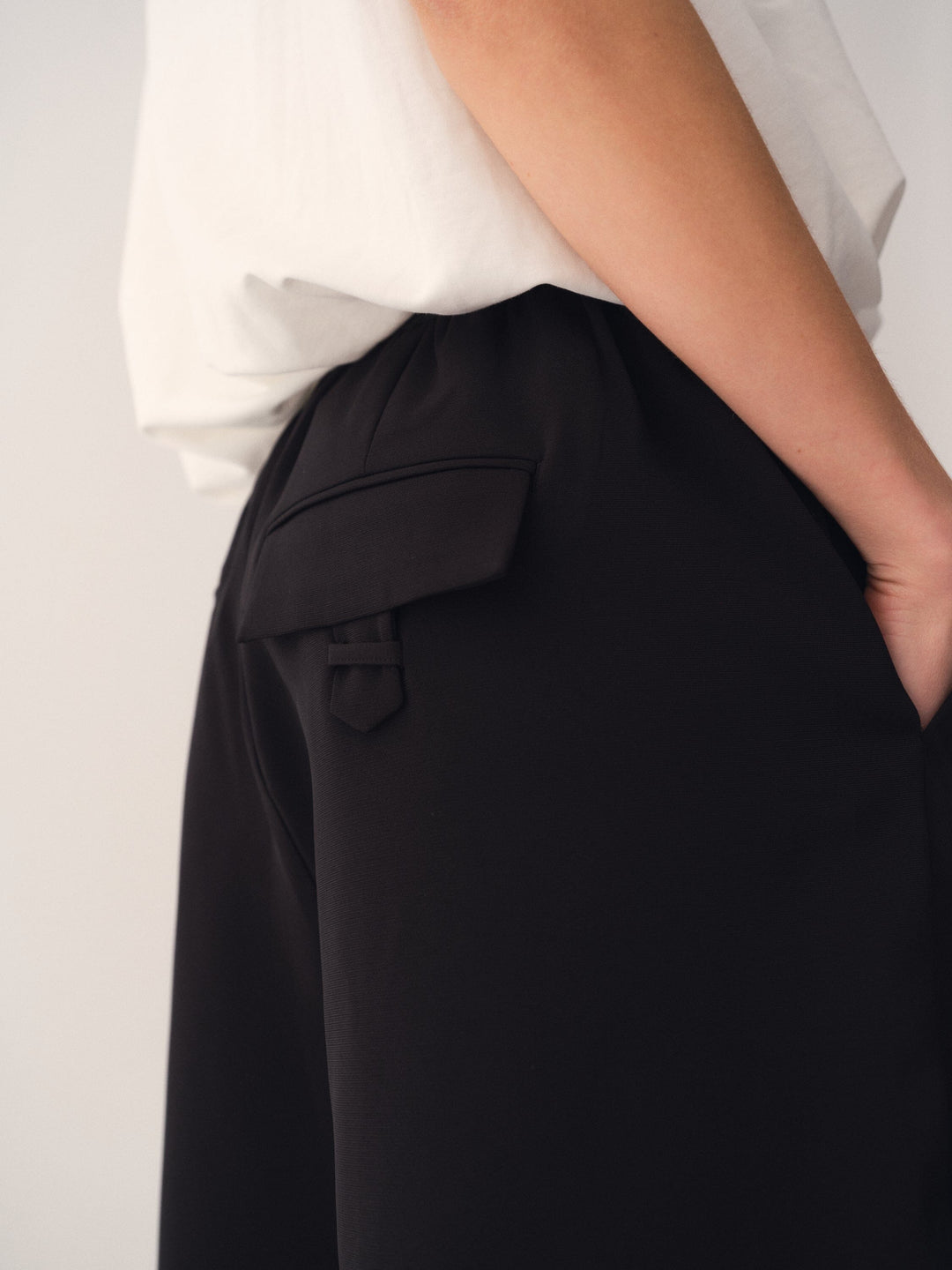 LouisaGO Shorts Black Gossia